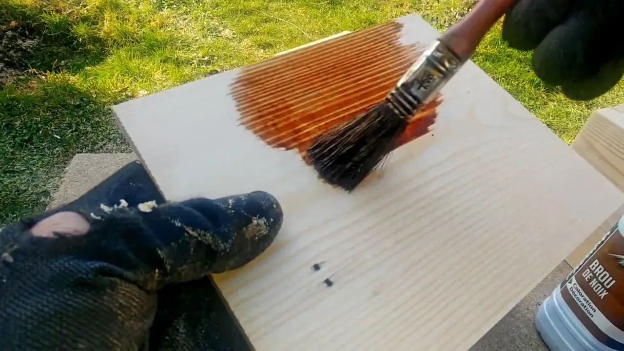 Teinter le bois au brou de noix