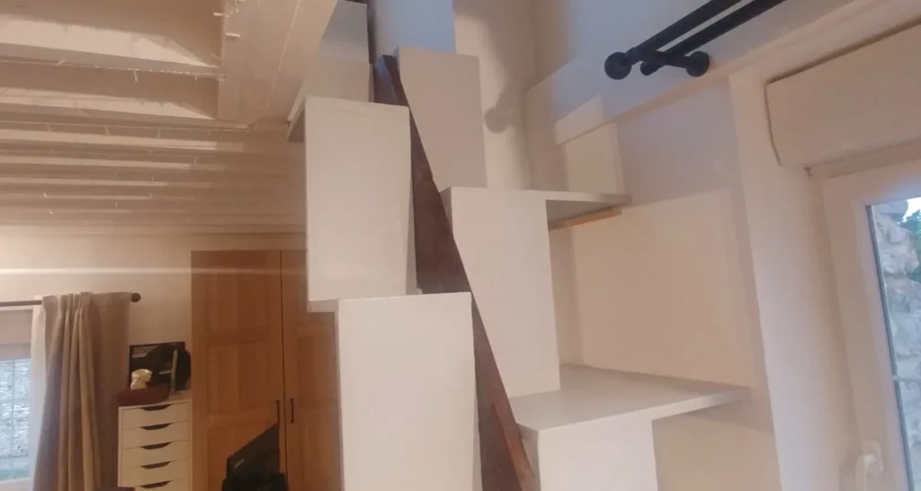 les finitions de l'escalier japonais